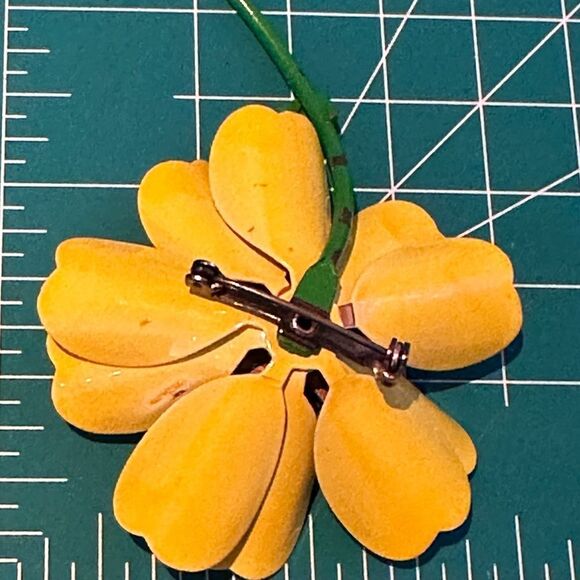 Mid century yellow brown green enamel floral large pin - Picture 6 of 7
